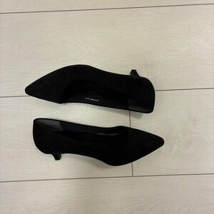 Pointed Toe Black Pumps